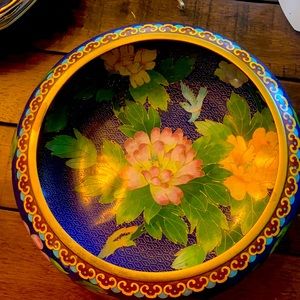 Beautiful cloisonné bowl. Perfect condition.